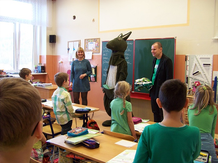 Klokan předává pololetní vysvědčení