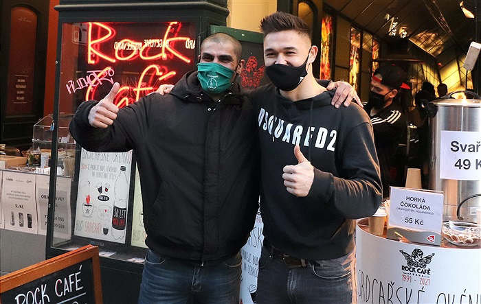 David Bartek a Patrik Le Giang se zúčastnili akce Srdcařské okénko