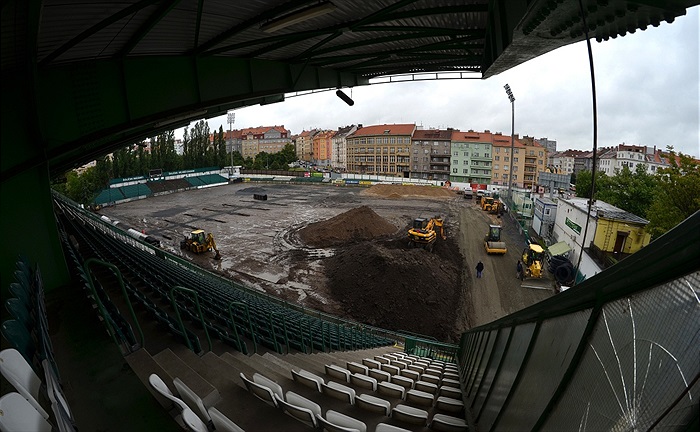 Rekontrukce trávníku - 30.5.2013