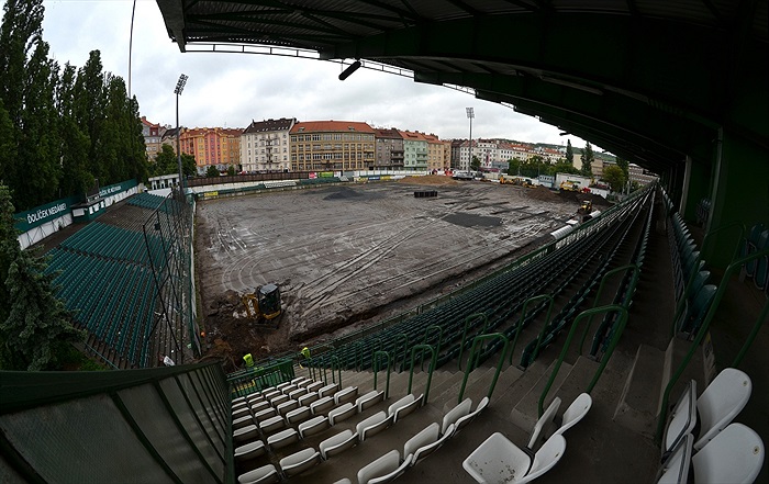 Rekontrukce trávníku - 30.5.2013