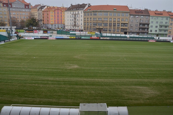 Regenerace hrací plochy před zimní pauzou